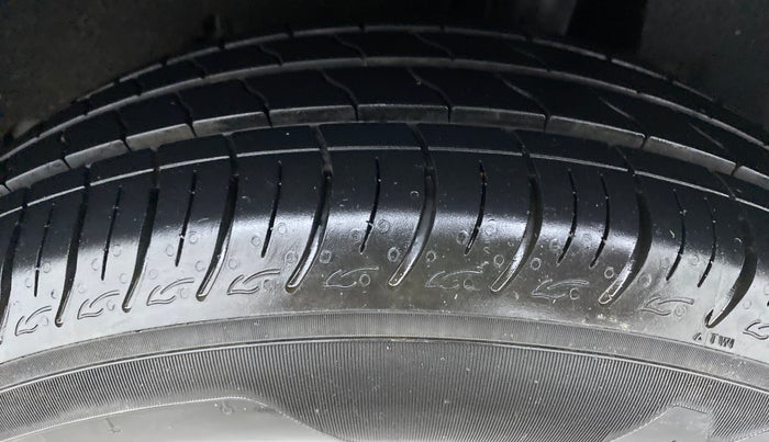 2021 Maruti Baleno DELTA PETROL 1.2, Petrol, Manual, 10,568 km, Left Rear Tyre Tread