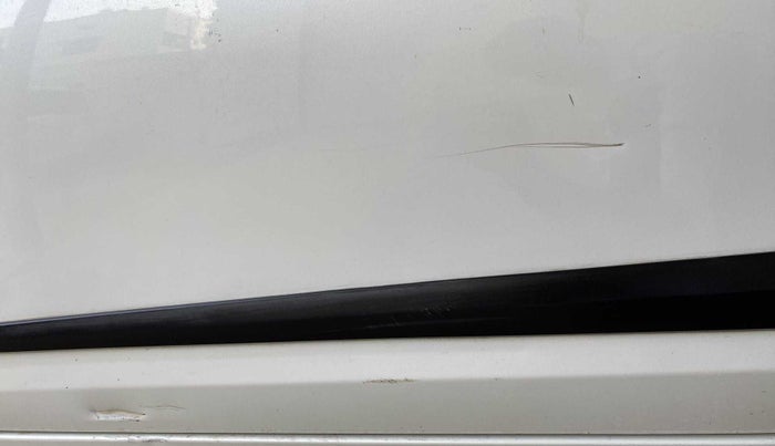 2018 Tata Tiago XT PETROL, Petrol, Manual, 49,464 km, Front passenger door - Slightly dented