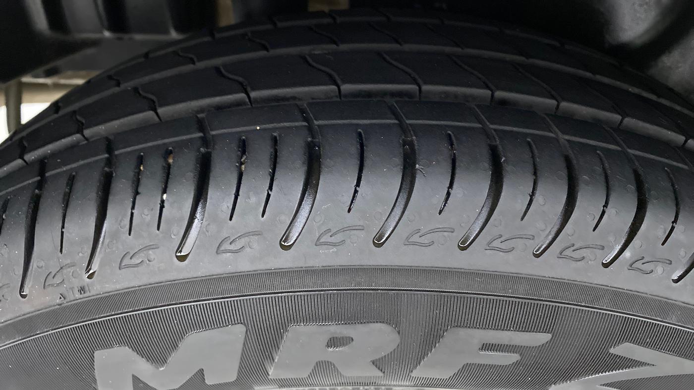 2016 Maruti Swift Dzire ZXI, Petrol, Manual, 41,812 km, Right Rear Tyre Tread