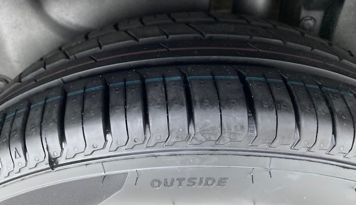 2016 Maruti Swift Dzire ZXI, Petrol, Manual, 41,812 km, Left Rear Tyre Tread
