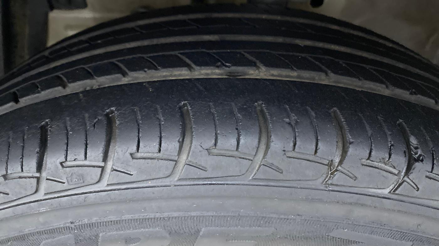 2016 Maruti Swift Dzire ZXI, Petrol, Manual, 41,812 km, Left Front Tyre Tread