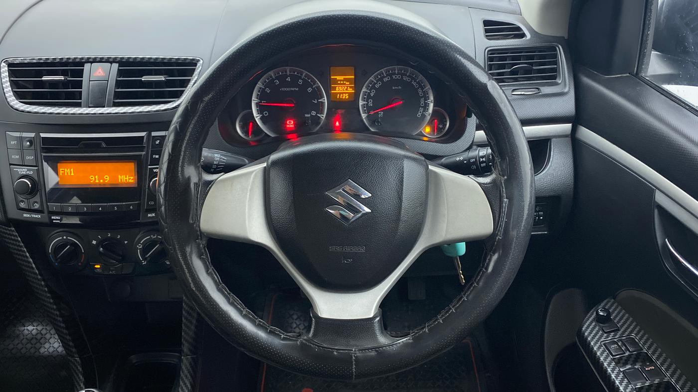 2017 Maruti Swift VXI, Petrol, Manual, 69,221 km, Steering Wheel Close Up