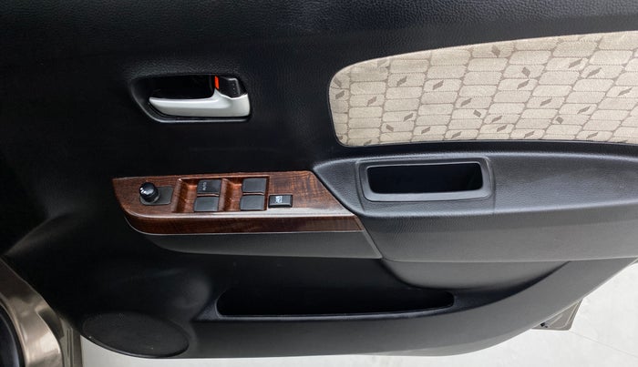 2016 Maruti Wagon R 1.0 VXI, Petrol, Manual, 22,560 km, Driver Side Door Panels Control