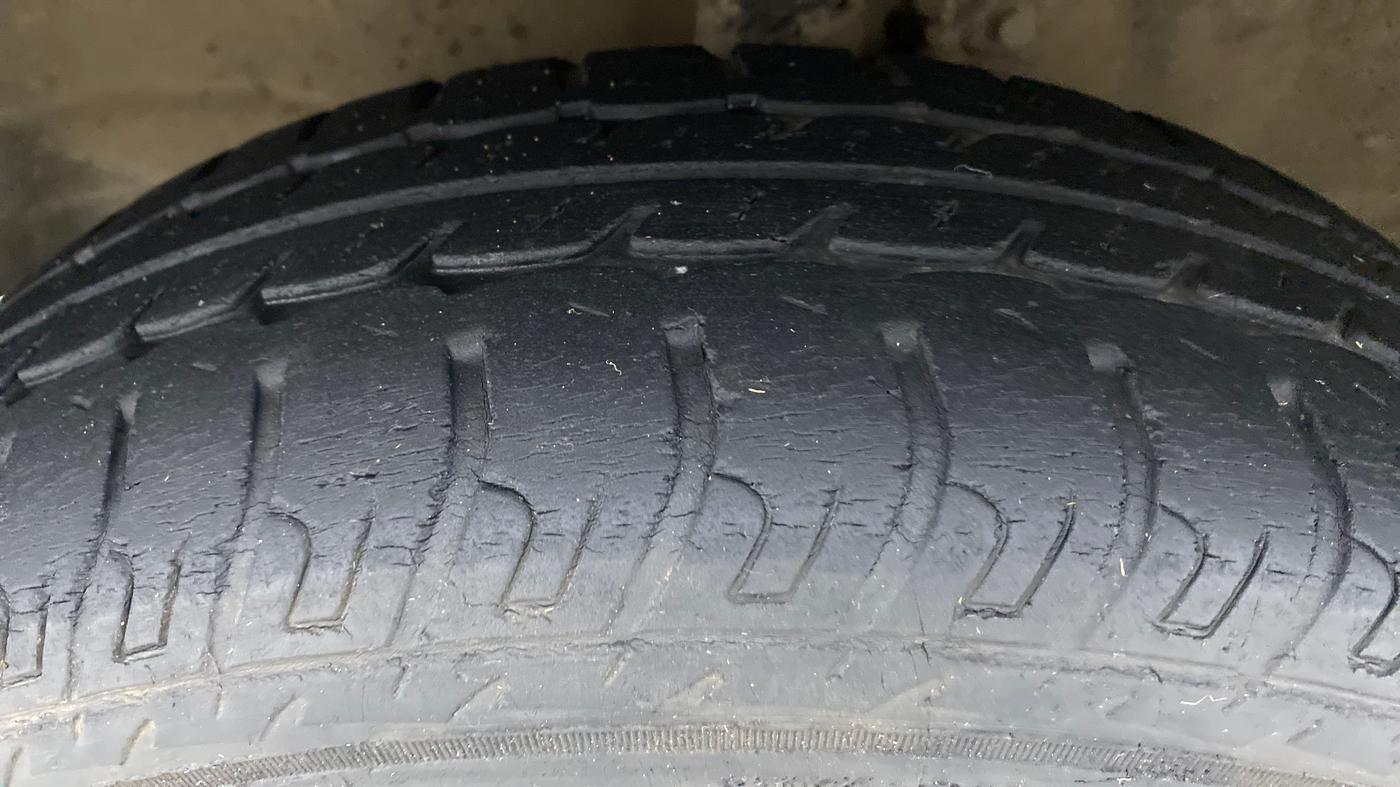 2016 Maruti Wagon R 1.0 VXI, Petrol, Manual, 22,560 km, Left Front Tyre Tread