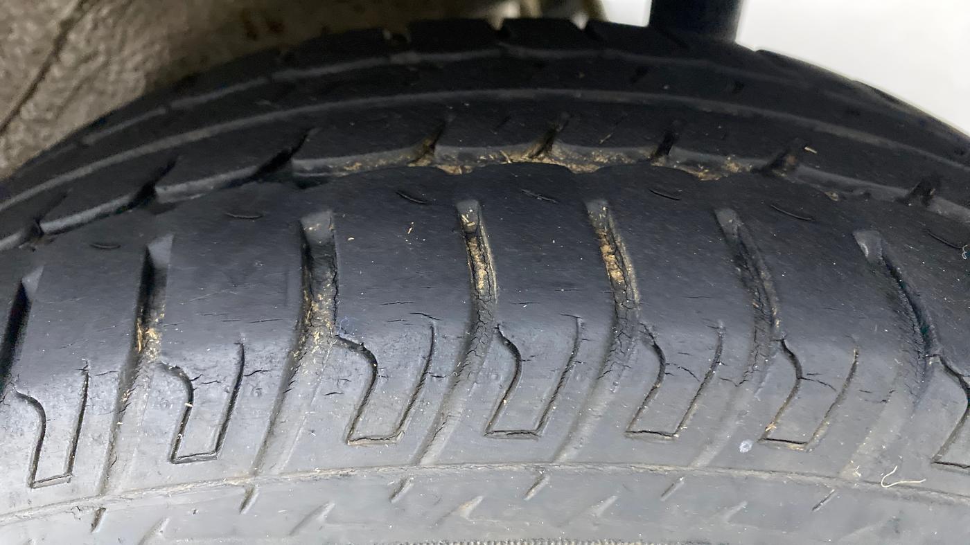 2016 Maruti Wagon R 1.0 VXI, Petrol, Manual, 22,560 km, Left Rear Tyre Tread