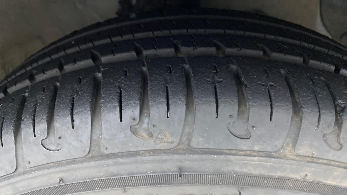 2017 Hyundai Xcent S AT 1.2, Petrol, Automatic, 9,266 km, Right Front Tyre Tread