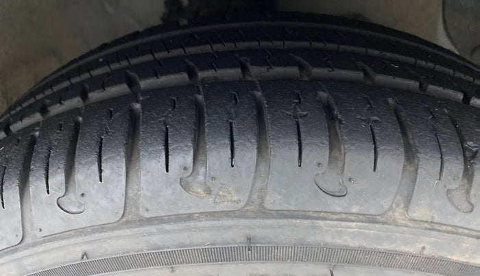 2017 Hyundai Xcent S AT 1.2, Petrol, Automatic, 9,266 km, Right Front Tyre Tread