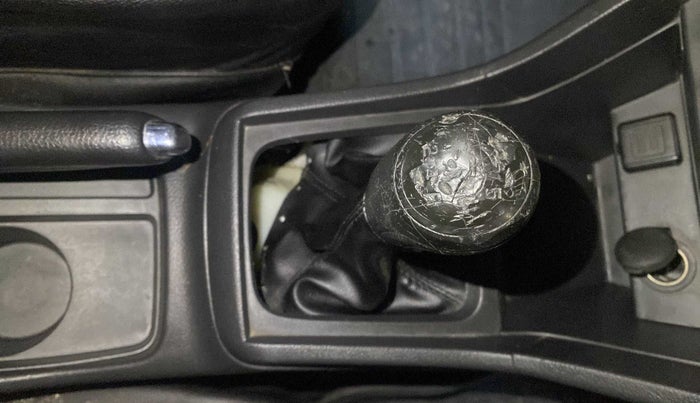 2017 Maruti Vitara Brezza LDI, Diesel, Manual, 51,889 km, Gear lever - Boot cover slightly torn