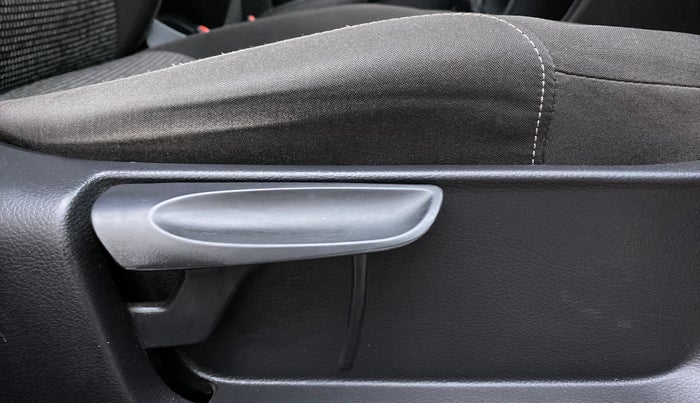 2018 Volkswagen Polo COMFORTLINE 1.0 PETROL, Petrol, Manual, 37,567 km, Driver Side Adjustment Panel