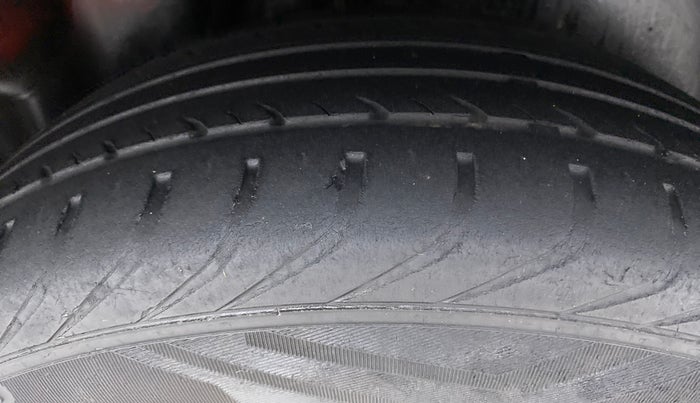 2018 Volkswagen Polo COMFORTLINE 1.0 PETROL, Petrol, Manual, 37,567 km, Right Rear Tyre Tread