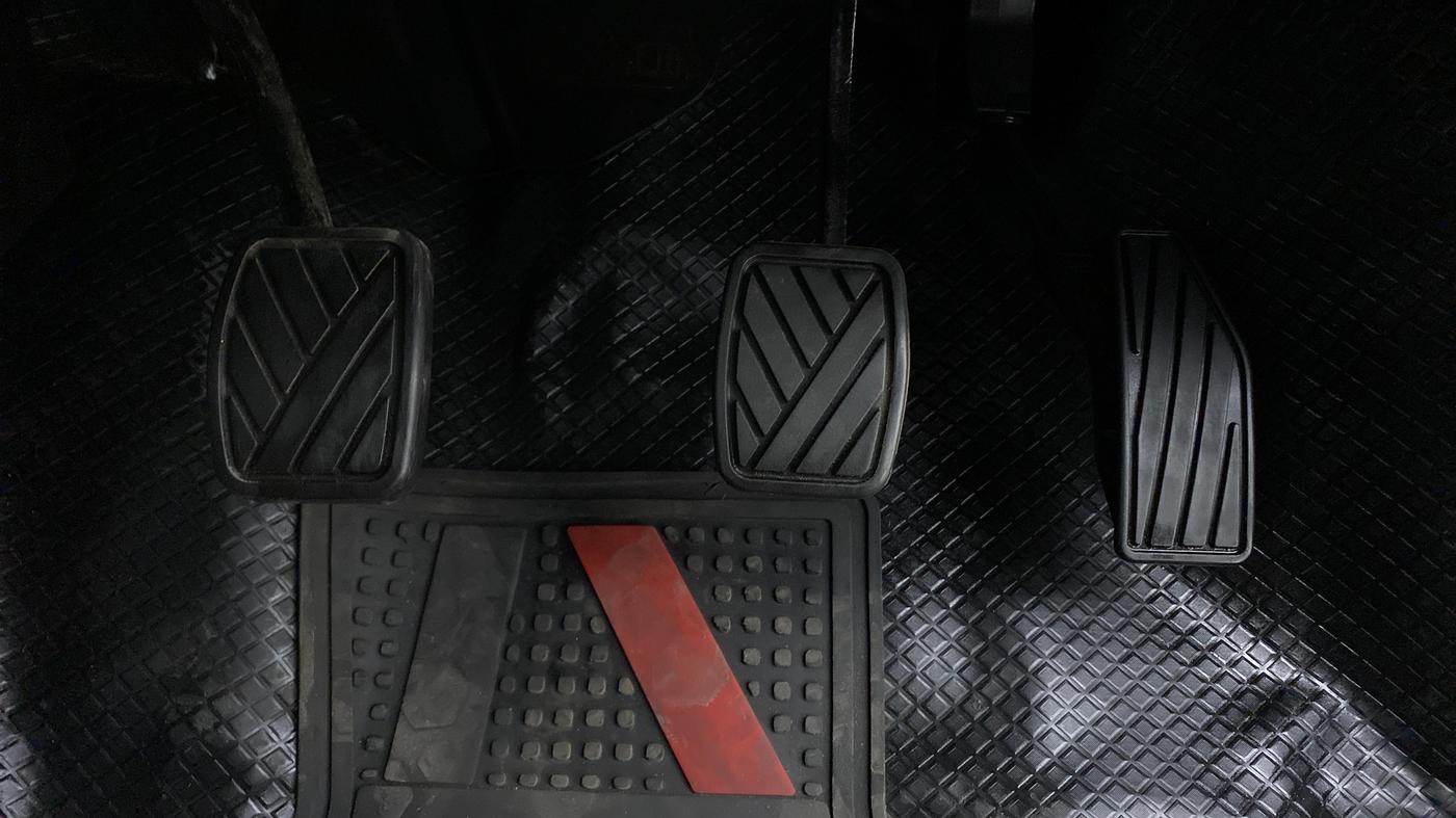 2022 Maruti Swift VXI, Petrol, Manual, 3,367 km, Pedals
