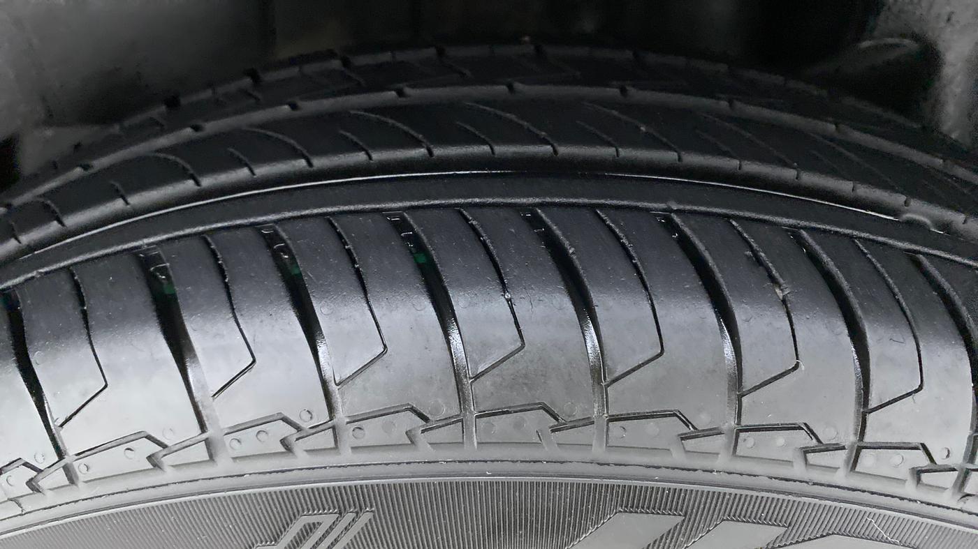2022 Maruti Swift VXI, Petrol, Manual, 3,367 km, Left Rear Tyre Tread