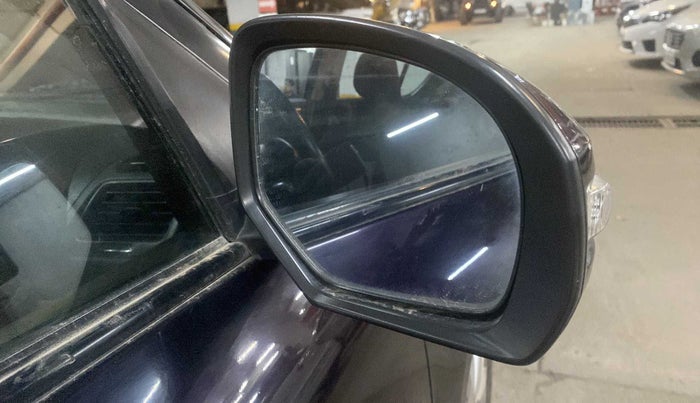 2016 Maruti Swift ZDI, Diesel, Manual, 42,885 km, Right rear-view mirror - Minor folding noise