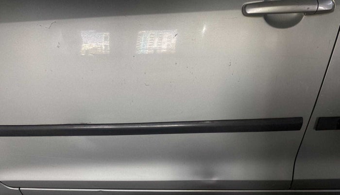 2013 Maruti Swift VXI, Petrol, Manual, 83,096 km, Front passenger door - Minor scratches
