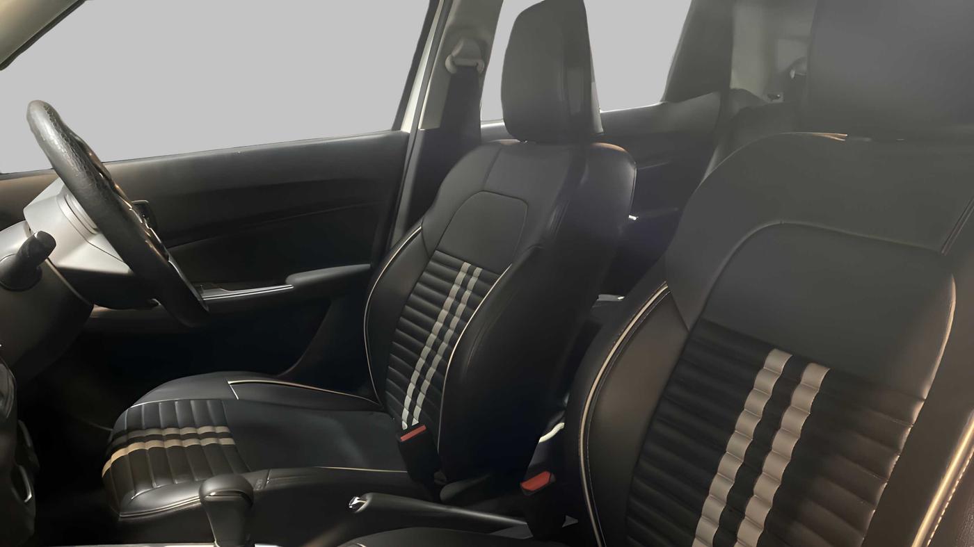 2020 Maruti Swift VXI AMT, Petrol, Automatic, 16,644 km, Right Side Front Door Cabin