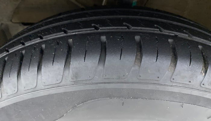 2021 Maruti Dzire VXI, Petrol, Manual, 17,519 km, Left Front Tyre Tread