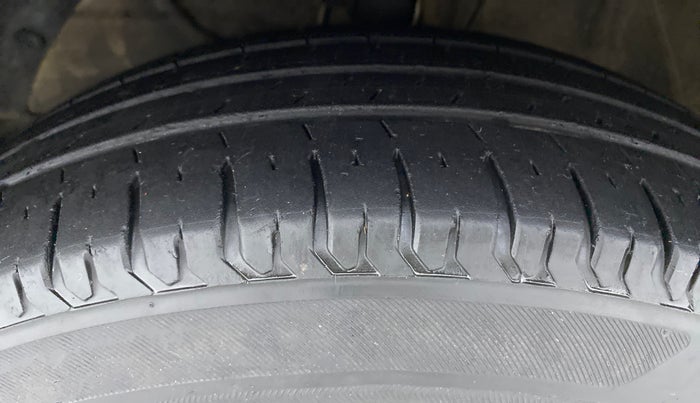 2019 Maruti Swift VXI, Petrol, Manual, 31,508 km, Left Front Tyre Tread