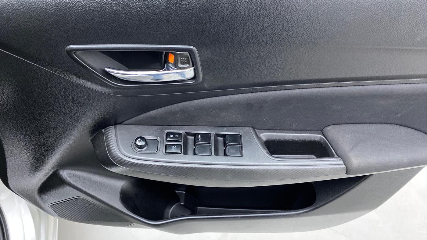 2019 Maruti Swift VXI, Petrol, Manual, 31,508 km, Driver Side Door Panels Control
