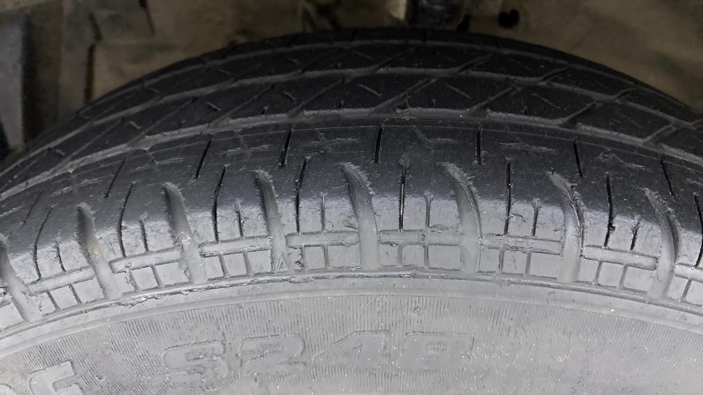 2016 Maruti Swift VXI O, Petrol, Manual, 55,792 km, Left Front Tyre Tread