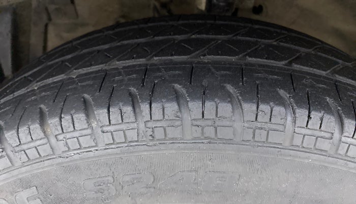 2016 Maruti Swift VXI O, Petrol, Manual, 55,792 km, Left Front Tyre Tread
