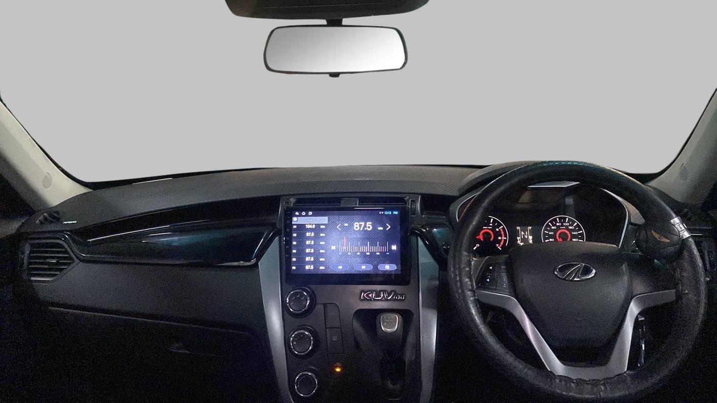 2017 Mahindra Kuv100 K8 6 STR DUAL TONE, Petrol, Manual, 51,201 km, Dashboard
