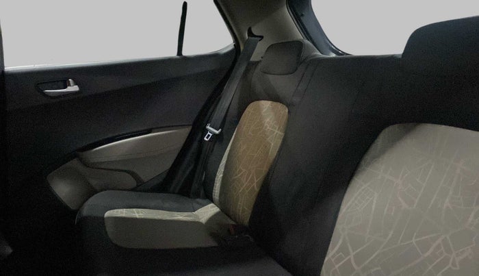 2017 Hyundai Grand i10 SPORTZ (O) 1.2 KAPPA VTVT, Petrol, Manual, 63,628 km, Right Side Rear Door Cabin