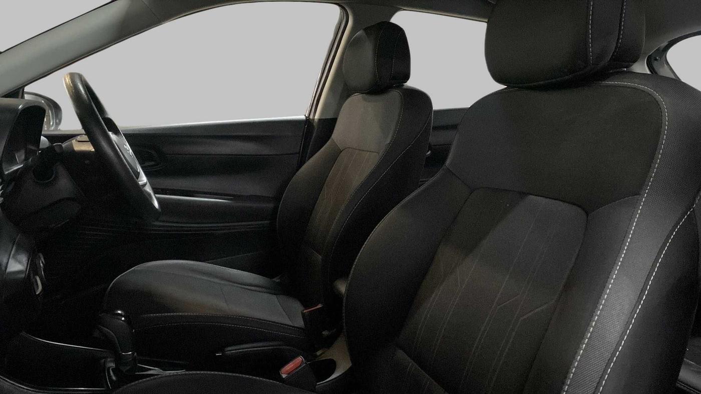 2021 Hyundai NEW I20 SPORTZ 1.2 AT, Petrol, Automatic, 17,038 km, Right Side Front Door Cabin