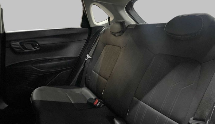 2021 Hyundai NEW I20 SPORTZ 1.2 AT, Petrol, Automatic, 17,038 km, Right Side Rear Door Cabin
