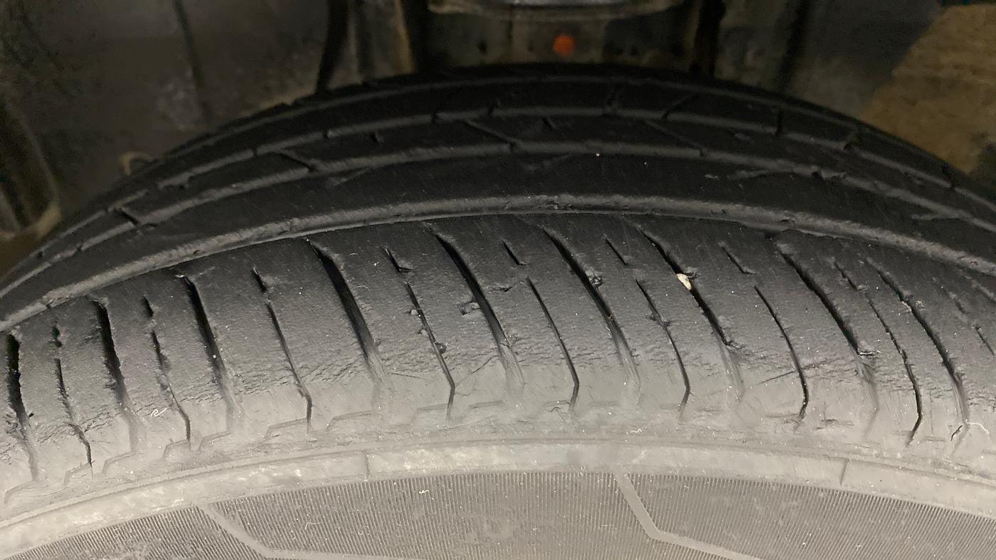 2020 Nissan MAGNITE XL MT, Petrol, Manual, 16,406 km, Left Front Tyre Tread