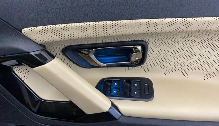 2022 Tata Safari XZA PLUS, Diesel, Automatic, 37,287 km, Driver Side Door Panels Control