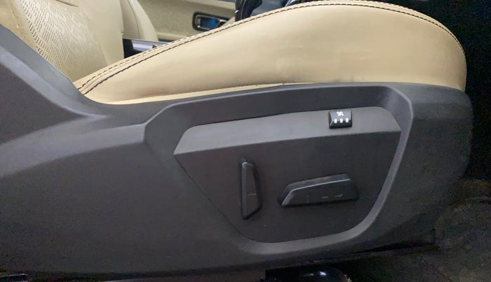 2022 Tata Safari XZA PLUS, Diesel, Automatic, 37,287 km, Driver Side Adjustment Panel