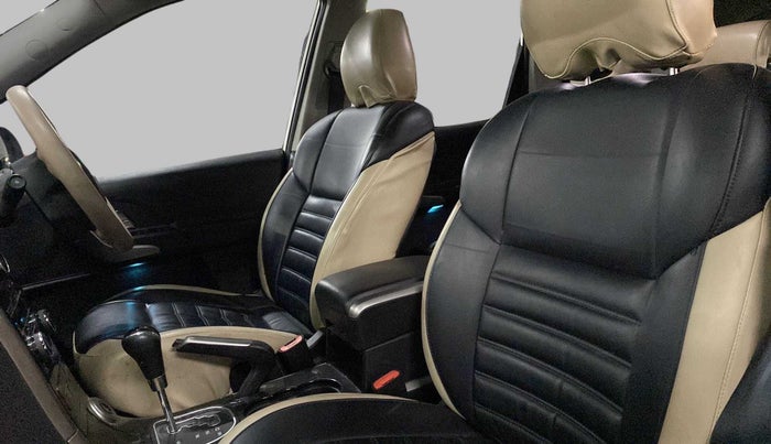 2019 Mahindra XUV500 W7 AT, Diesel, Automatic, 65,669 km, Right Side Front Door Cabin