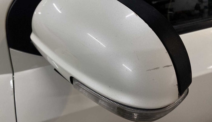 2019 Mahindra XUV500 W7 AT, Diesel, Automatic, 65,669 km, Left rear-view mirror - Cover has minor damage