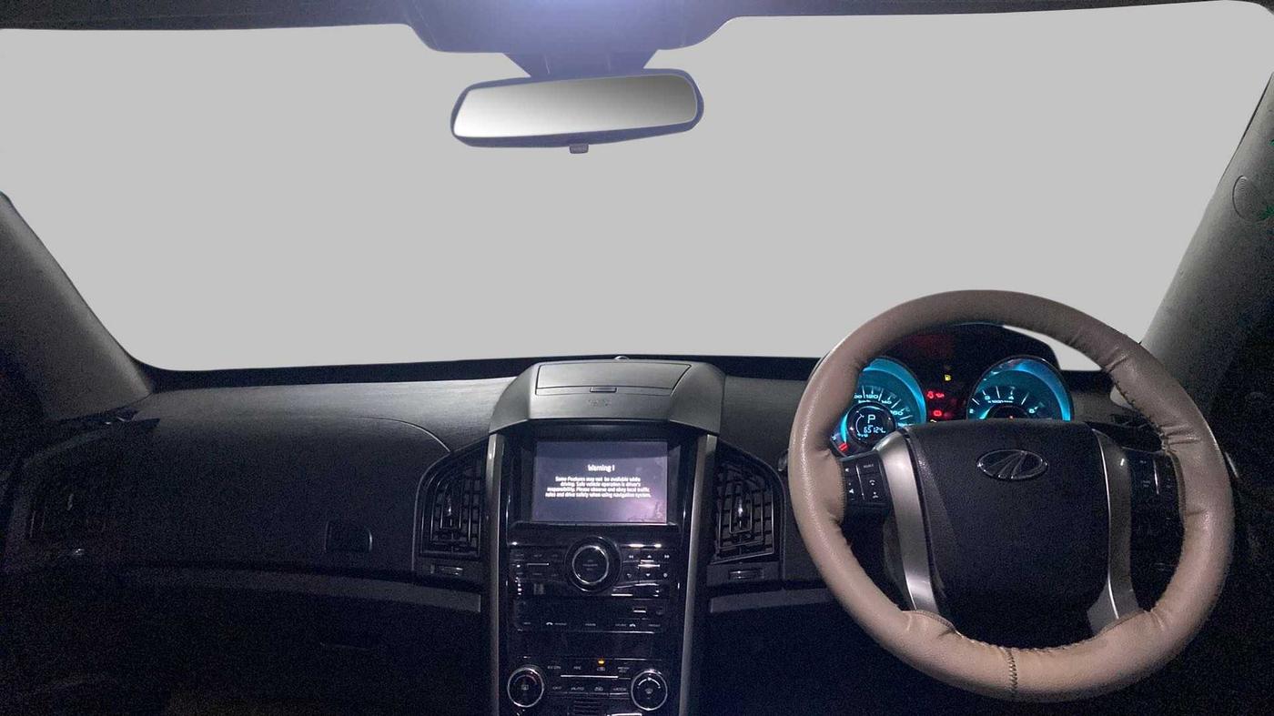 2019 Mahindra XUV500 W7 AT, Diesel, Automatic, 65,669 km, Dashboard