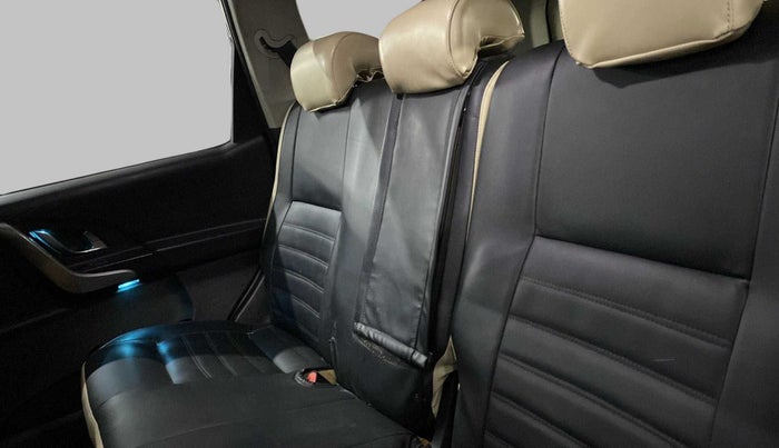 2019 Mahindra XUV500 W7 AT, Diesel, Automatic, 65,669 km, Right Side Rear Door Cabin