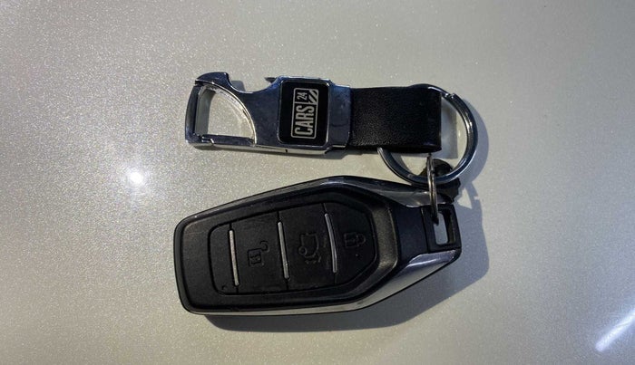 2019 Mahindra XUV500 W7 AT, Diesel, Automatic, 65,669 km, Lock system - Dork lock functional only from remote key