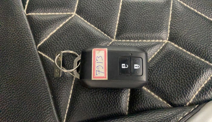 2021 Maruti Baleno ZETA PETROL 1.2, Petrol, Manual, 30,318 km, Key Close Up