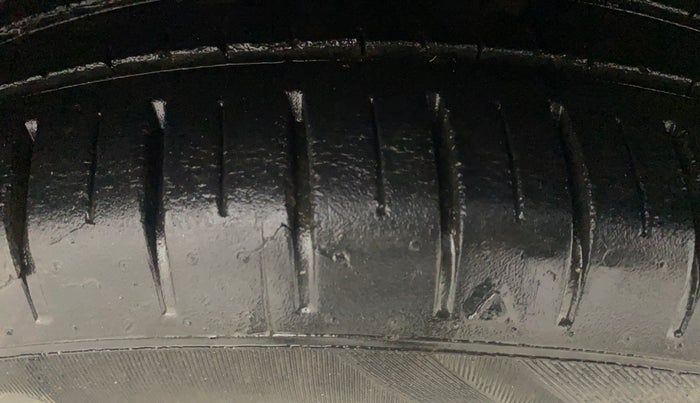 2021 Maruti Baleno ZETA PETROL 1.2, Petrol, Manual, 30,318 km, Right Front Tyre Tread