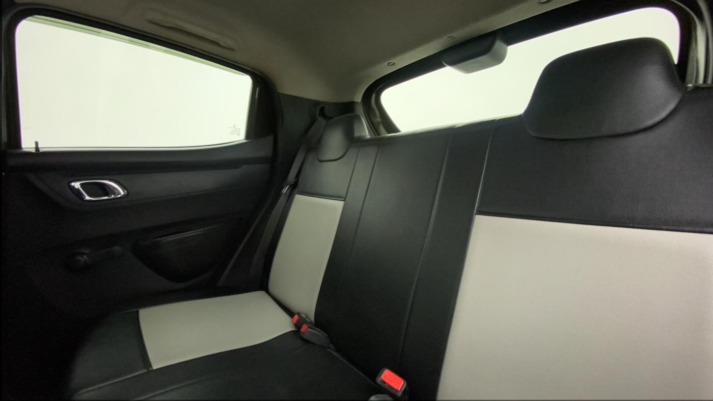 2018 Renault Kwid 1.0 RXT Opt, Petrol, Manual, 84,205 km, Right Side Rear Door Cabin
