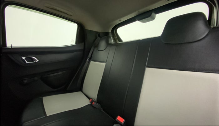 2018 Renault Kwid 1.0 RXT Opt, Petrol, Manual, 84,205 km, Right Side Rear Door Cabin