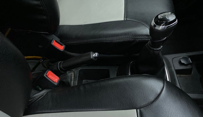 2018 Renault Kwid 1.0 RXT Opt, Petrol, Manual, 84,205 km, Gear Lever