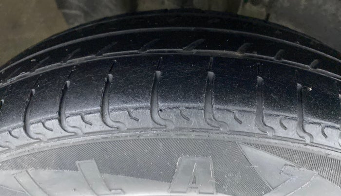 2018 Renault Kwid 1.0 RXT Opt, Petrol, Manual, 84,205 km, Right Rear Tyre Tread