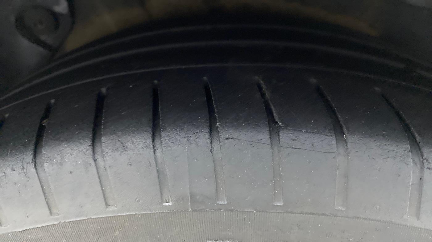 2017 Hyundai Verna 1.6 CRDI SX (O) AT, Diesel, Automatic, 76,409 km, Right Rear Tyre Tread