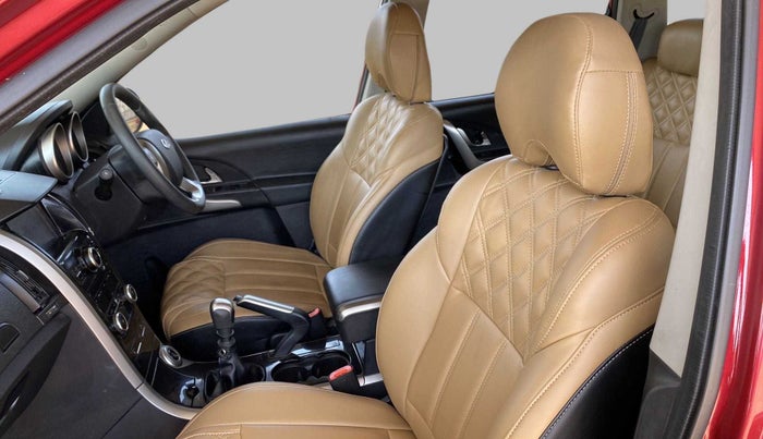 2019 Mahindra XUV500 W7, Diesel, Manual, 27,360 km, Right Side Front Door Cabin