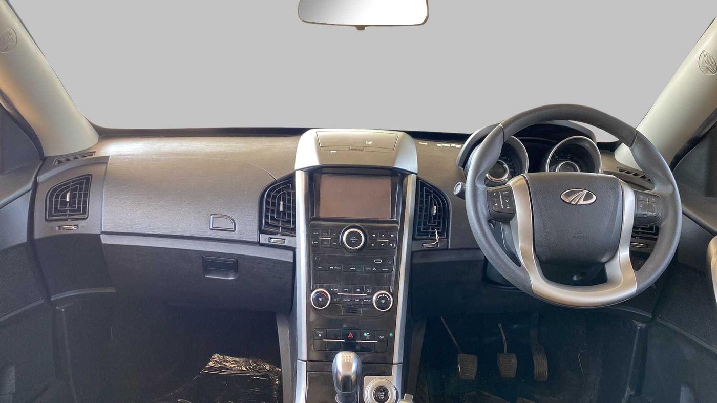 2019 Mahindra XUV500 W7, Diesel, Manual, 27,360 km, Dashboard