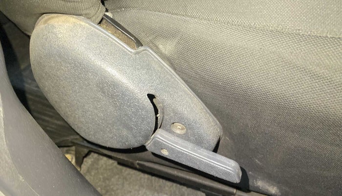 2010 Maruti Alto LX, Petrol, Manual, 33,095 km, Driver seat - Headrest adjuster not working