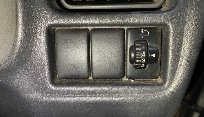 2010 Maruti Alto LX, Petrol, Manual, 33,095 km, Dashboard - Headlight height adjustment not working