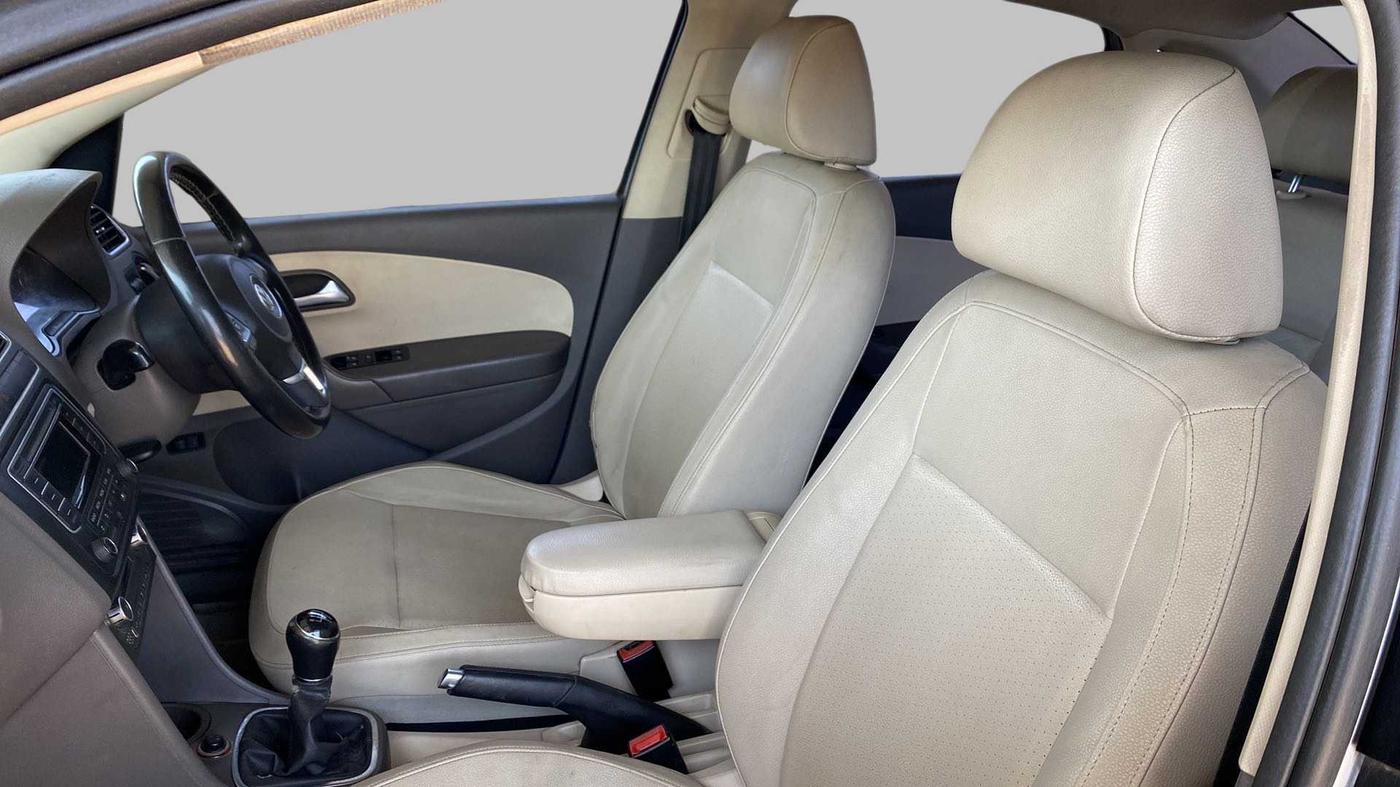 2013 Volkswagen Vento HIGHLINE DIESEL, Diesel, Manual, 51,374 km, Right Side Front Door Cabin