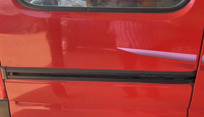 2015 Maruti Eeco 7 STR, Petrol, Manual, 20,325 km, Right quarter panel - Minor scratches