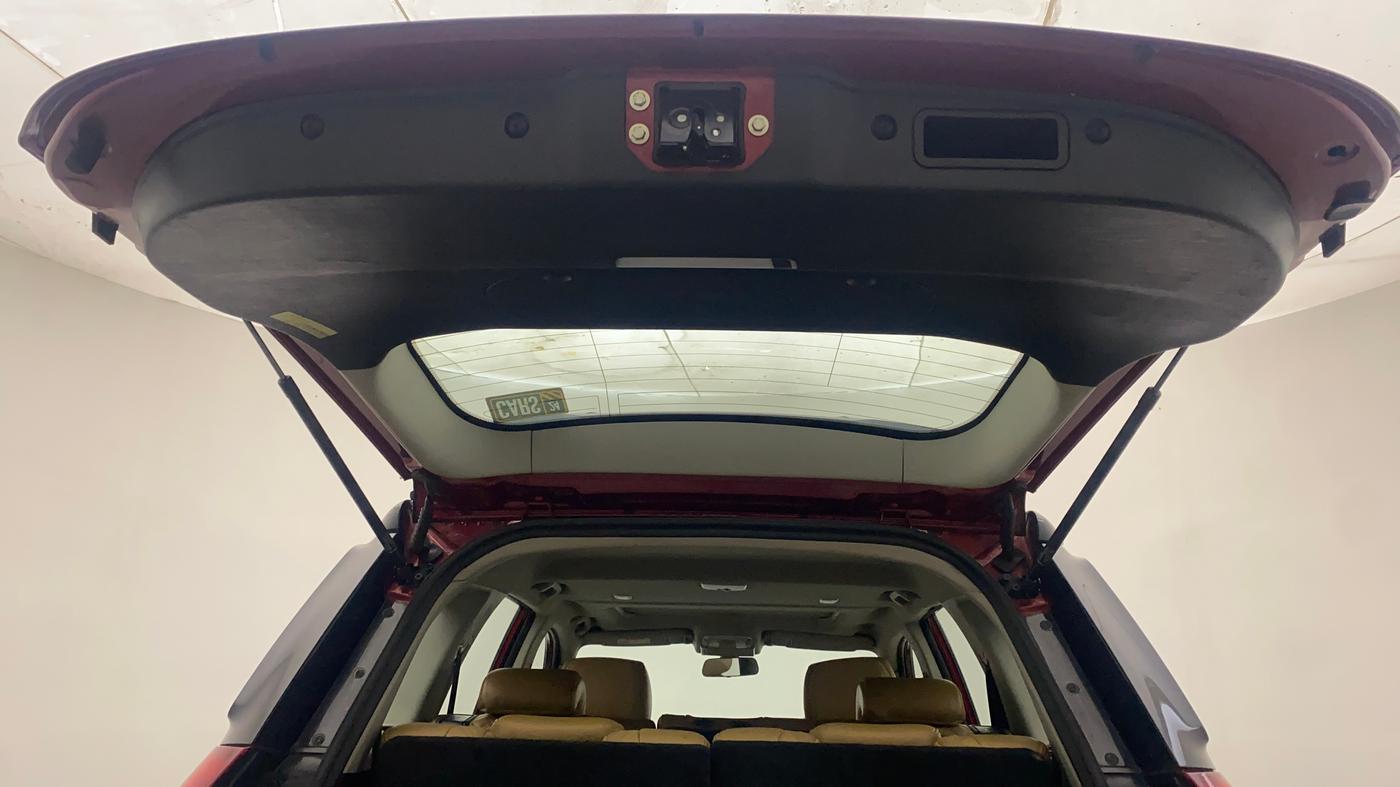 2018 Mahindra XUV500 W11 AT, Diesel, Automatic, 75,351 km, Boot Door Open